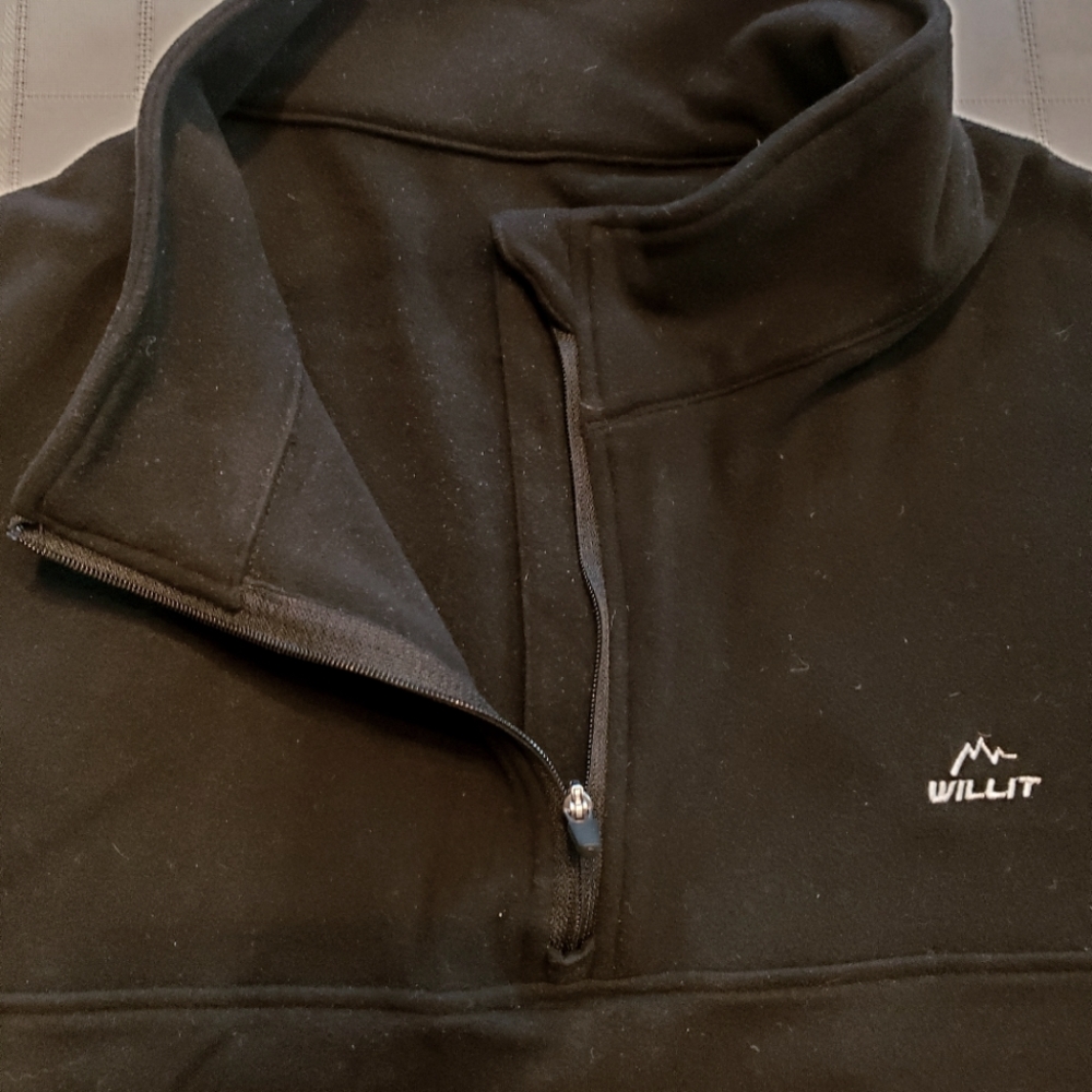NWOT WILLIT fleece pullover.